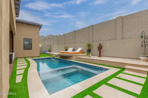 Exterior - 909 E Buist Ave, Phoenix, AZ 85042 photo 5 of 18
