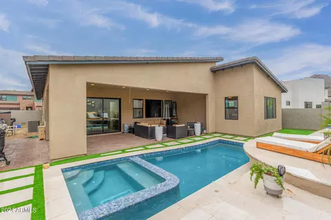 Exterior - 909 E Buist Ave, Phoenix, AZ 85042 photo 6 of 18