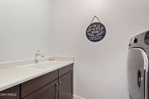 Bath - 909 E Buist Ave, Phoenix, AZ 85042 photo 7 of 7