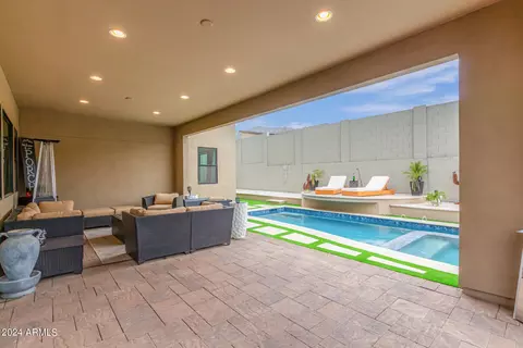 Exterior - 909 E Buist Ave, Phoenix, AZ 85042 photo 4 of 18
