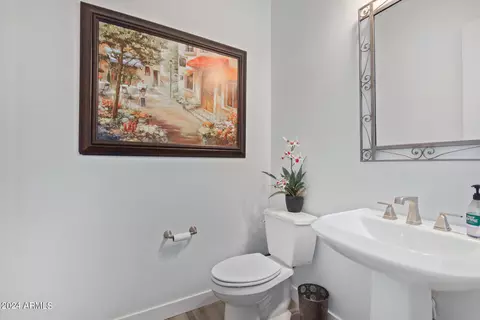 Bath - 909 E Buist Ave, Phoenix, AZ 85042 photo 1 of 7