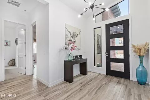 Entry Way - 909 E Buist Ave, Phoenix, AZ 85042 photo 1 of 2