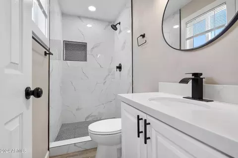 Bath - 3735 E Janice Way, Phoenix, AZ 85032 photo 3 of 3