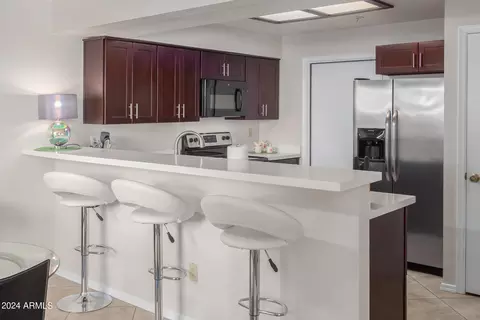 Kitchen - 1124 E Rose Ln #8, Phoenix, AZ 85014 photo 2 of 5