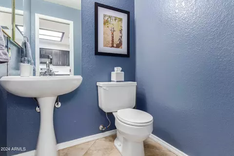 Bath - 1124 E Rose Ln #8, Phoenix, AZ 85014 photo 1 of 4