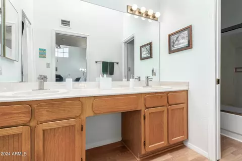 Bath - 1124 E Rose Ln #8, Phoenix, AZ 85014 photo 2 of 4