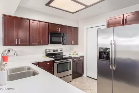 Kitchen - 1124 E Rose Ln #8, Phoenix, AZ 85014 photo 3 of 5
