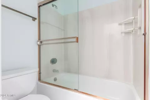 Bath - 1124 E Rose Ln #8, Phoenix, AZ 85014 photo 4 of 4