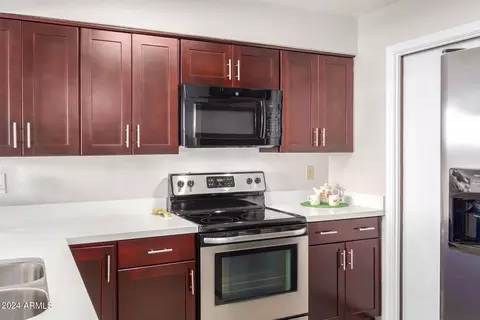 Kitchen - 1124 E Rose Ln #8, Phoenix, AZ 85014 photo 4 of 5