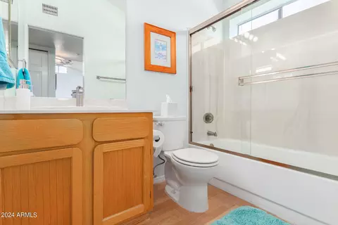 Bath - 1124 E Rose Ln #8, Phoenix, AZ 85014 photo 3 of 4