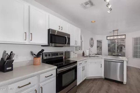 Kitchen - 2553 E Jasper Dr, Gilbert, AZ 85296 photo 2 of 5