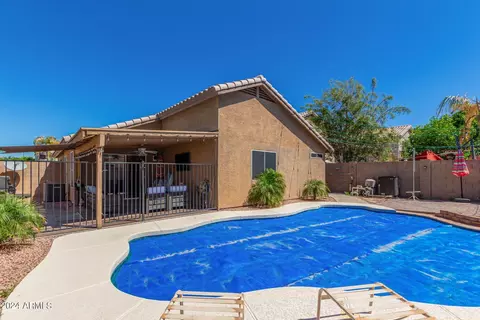 Exterior - 2553 E Jasper Dr, Gilbert, AZ 85296 photo 2 of 15