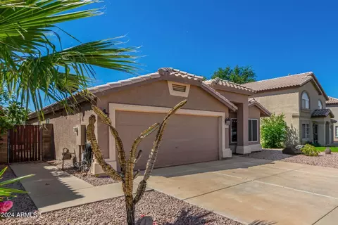 Exterior - 2553 E Jasper Dr, Gilbert, AZ 85296 photo 12 of 15