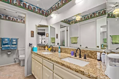 Bath - 2 E Calavar Rd, Phoenix, AZ 85022 photo 1 of 3