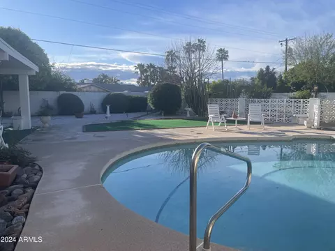 Exterior - 2 E Calavar Rd, Phoenix, AZ 85022 photo 14 of 33