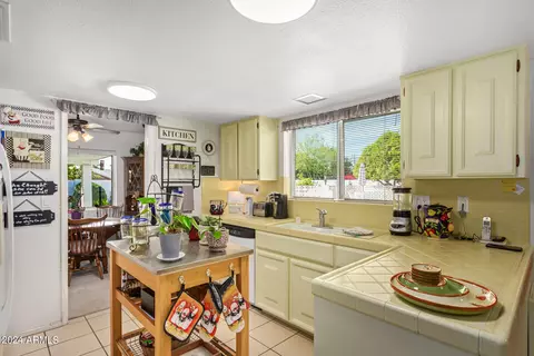 Kitchen - 2 E Calavar Rd, Phoenix, AZ 85022 photo 2 of 4