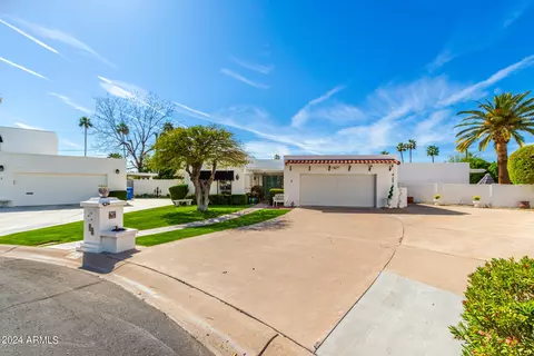 Exterior - 2 E Calavar Rd, Phoenix, AZ 85022 photo 2 of 33