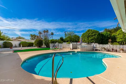 Exterior - 2 E Calavar Rd, Phoenix, AZ 85022 photo 25 of 33