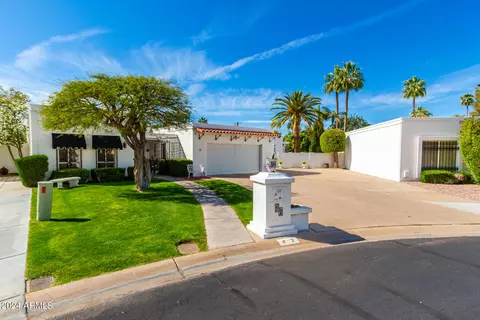 Exterior - 2 E Calavar Rd, Phoenix, AZ 85022 photo 5 of 33