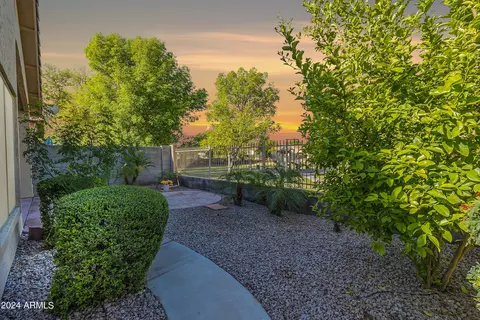 Exterior - 926 S Banning St, Gilbert, AZ 85296 photo 7 of 12