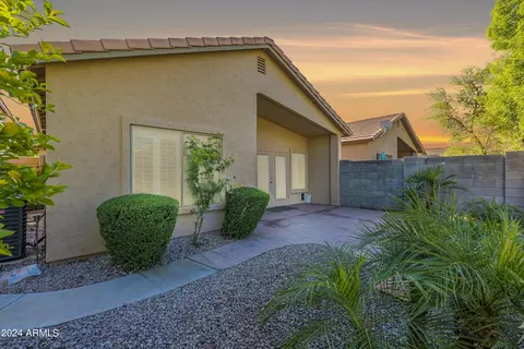 Exterior - 926 S Banning St, Gilbert, AZ 85296 photo 8 of 12