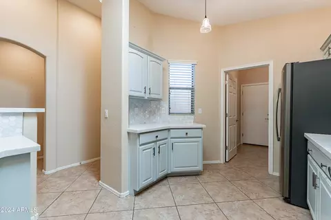 Kitchen - 926 S Banning St, Gilbert, AZ 85296 photo 4 of 6