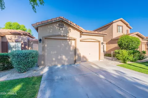 Exterior - 926 S Banning St, Gilbert, AZ 85296 photo 2 of 12