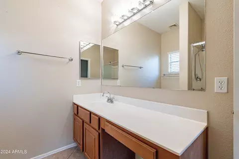 Bath - 926 S Banning St, Gilbert, AZ 85296 photo 2 of 3