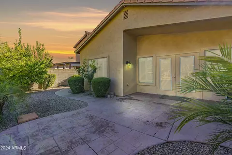 Exterior - 926 S Banning St, Gilbert, AZ 85296 photo 5 of 12