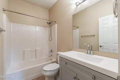 Bath - 926 S Banning St, Gilbert, AZ 85296 photo 3 of 3