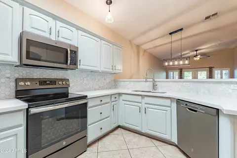 Kitchen - 926 S Banning St, Gilbert, AZ 85296 photo 5 of 6