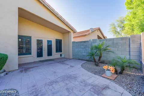 Exterior - 926 S Banning St, Gilbert, AZ 85296 photo 6 of 12