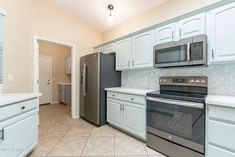 Kitchen - 926 S Banning St, Gilbert, AZ 85296 photo 6 of 6