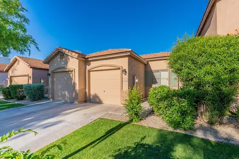 Exterior - 926 S Banning St, Gilbert, AZ 85296 photo 3 of 12
