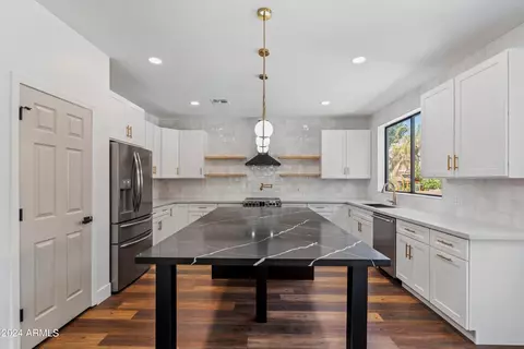 6874 W Avenida Del Rey Ave, Peoria, AZ 85383