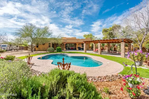 930 E Shawna Ct, Phoenix, AZ 85086