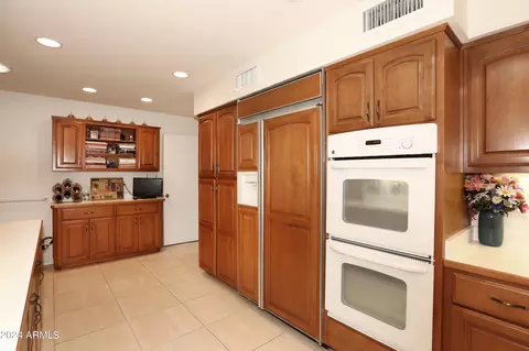 Kitchen - 520 E Fairmont Dr, Tempe, AZ 85282 photo 7 of 8