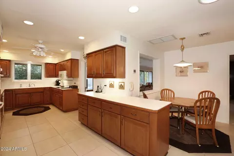 Kitchen - 520 E Fairmont Dr, Tempe, AZ 85282 photo 3 of 8