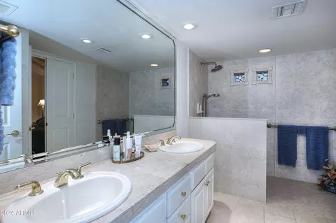 Bath - 520 E Fairmont Dr, Tempe, AZ 85282 photo 1 of 6