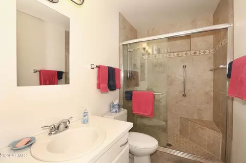 Bath - 520 E Fairmont Dr, Tempe, AZ 85282 photo 3 of 6