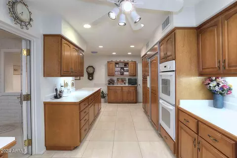 Kitchen - 520 E Fairmont Dr, Tempe, AZ 85282 photo 1 of 8