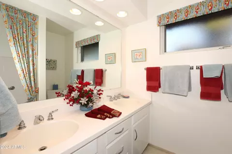 Bath - 520 E Fairmont Dr, Tempe, AZ 85282 photo 6 of 6