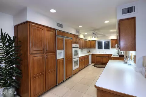 Kitchen - 520 E Fairmont Dr, Tempe, AZ 85282 photo 5 of 8