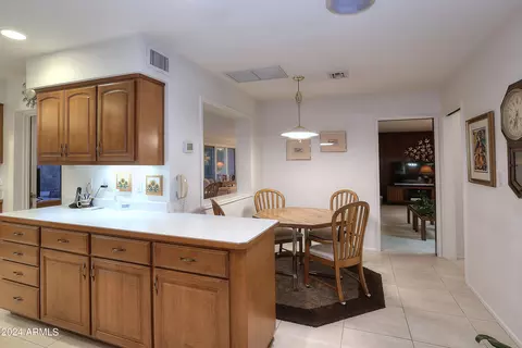 Kitchen - 520 E Fairmont Dr, Tempe, AZ 85282 photo 6 of 8