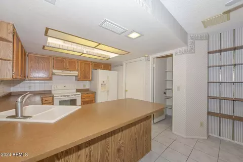 Kitchen - 2543 E Wagoner Rd, Phoenix, AZ 85032 photo 5 of 5