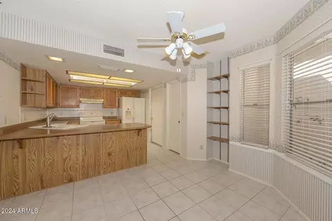 Kitchen - 2543 E Wagoner Rd, Phoenix, AZ 85032 photo 2 of 5