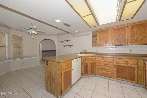 Kitchen - 2543 E Wagoner Rd, Phoenix, AZ 85032 photo 4 of 5