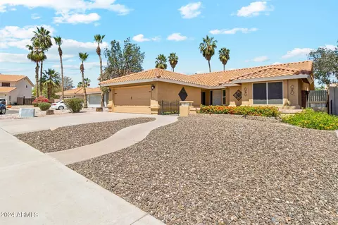 4332 E Woodland Dr, Phoenix, AZ 85048