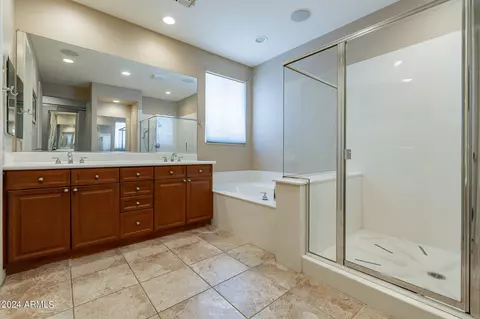 Bath - 2901 W Caravaggio Ln, Phoenix, AZ 85086 photo 4 of 5
