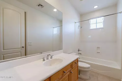 Bath - 2901 W Caravaggio Ln, Phoenix, AZ 85086 photo 3 of 5